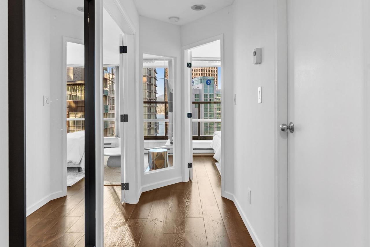 Downtown Luxury 1Br Coal Harbour Apartment Vancouver Exterior photo